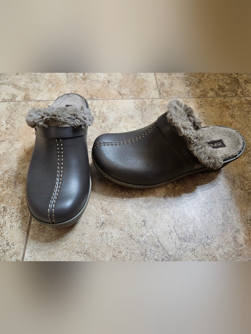 Crocs Cobbler faux-fur lined clogs  Size 8